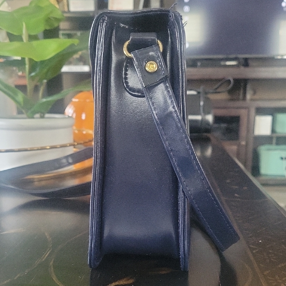 Elegant Navy Blue Leather Crossbody Bag - Picture 2 of 3